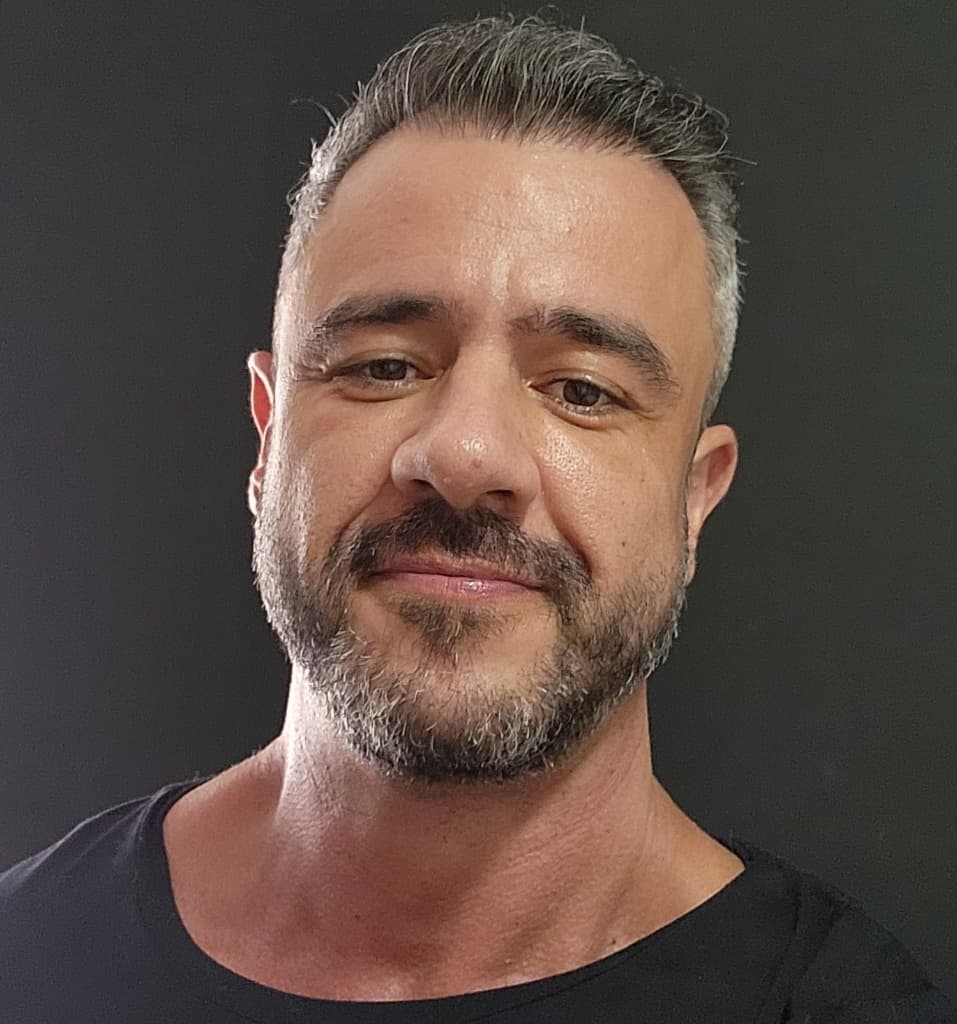 Portrait of Sabio Lopez in the contact section